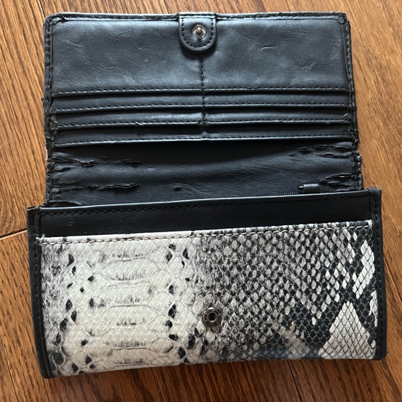 Vintage Calvin Klein snakeskin wallet - Picture 3 of 3